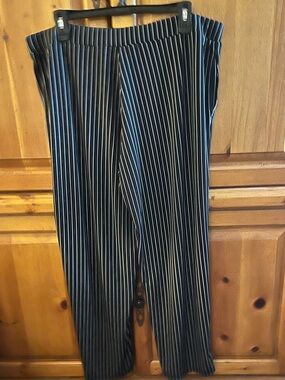 Susan Graver Black & White Striped Wide-Leg Pants with Pockets. LP